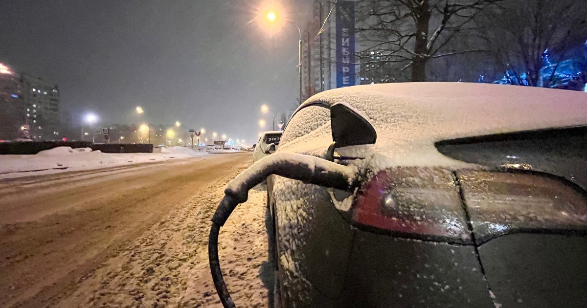 Chicago and Tesla demonstrate the effects of climate change on electric vehicles (EVs).